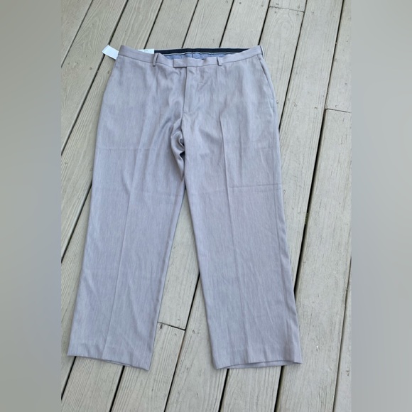 NWT Perry Ellis (Portfolio) - Mens taupe classic fit dress trousers, Size: 42/30 - Picture 1 of 7